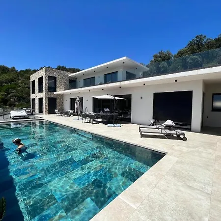 Vue « golf St Tropez » Villa *