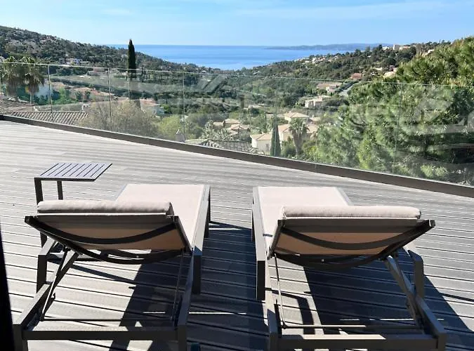 Vue « golf St Tropez » فيلة *