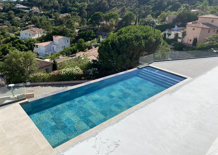 Vue « golf St Tropez » فيلة