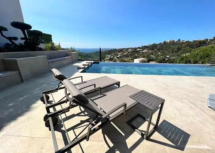 فيلة Vue « golf St Tropez » لي إيسامبر