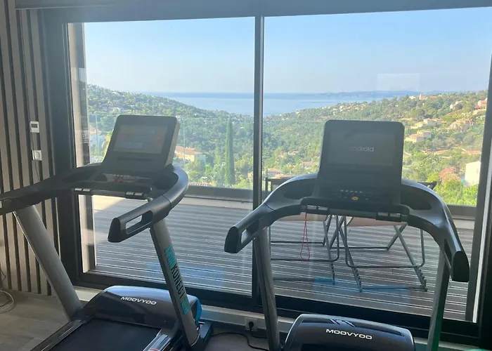 Vue « golf St Tropez » فيلة لي إيسامبر