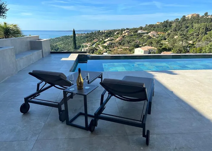 فيلة Vue « golf St Tropez » *