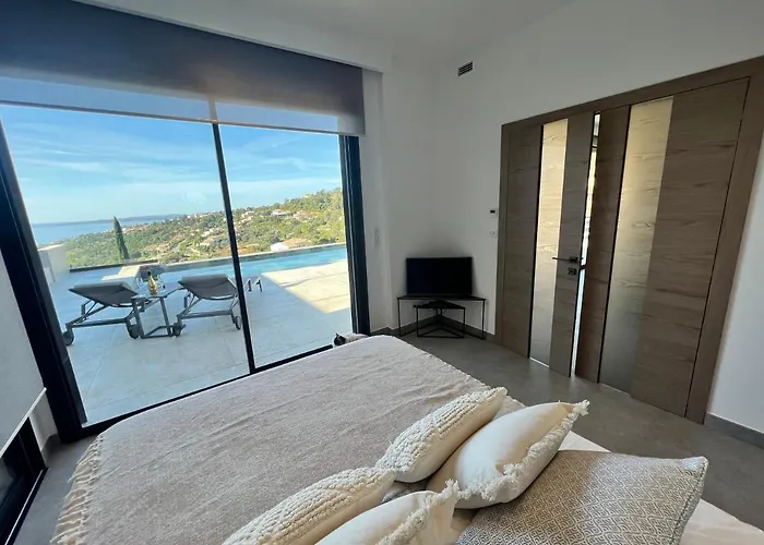 Vue « golf St Tropez » فيلة