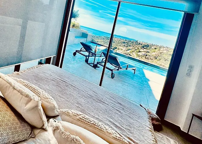 Vue « golf St Tropez » لي إيسامبر