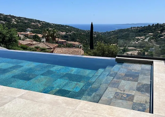 Vue « golf St Tropez » * لي إيسامبر