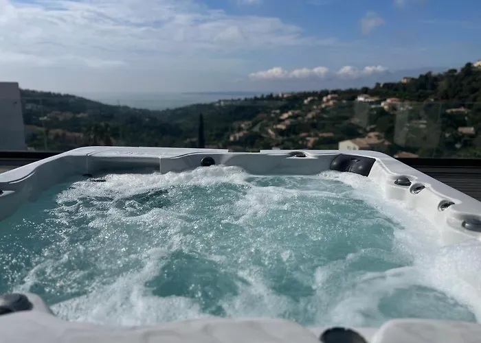 Vue « golf St Tropez » فيلة *
