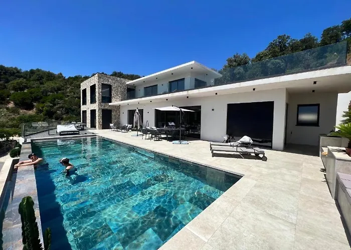 Vue « golf St Tropez » فيلة *